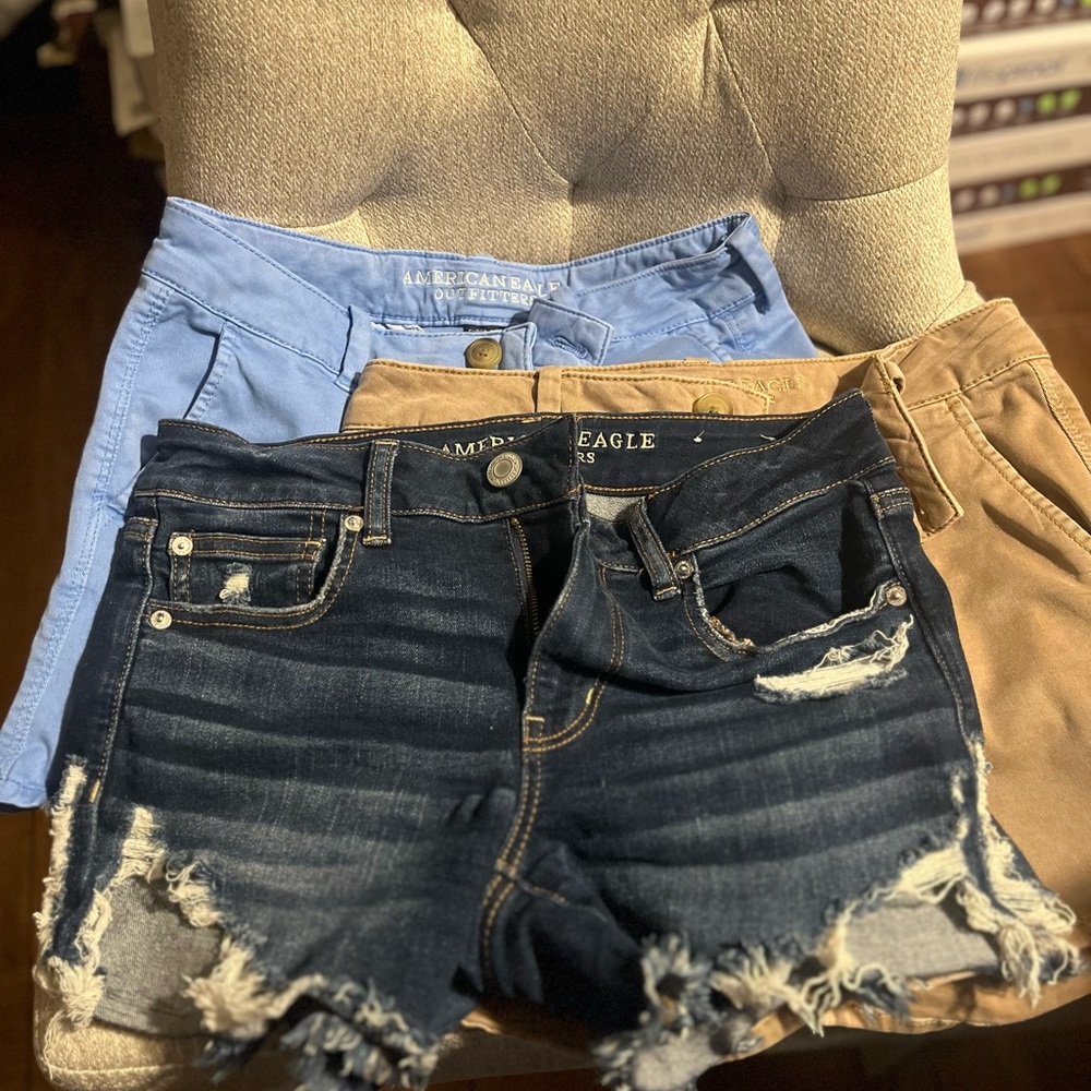 BUNDLE OF WOMENS AMERICAN EAGLE SHORTS